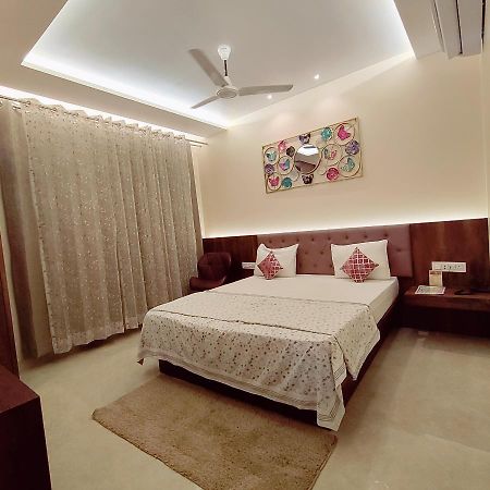 Hotel Luxuria Ludhiana Exteriör bild