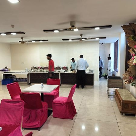 Hotel Luxuria Ludhiana Exteriör bild
