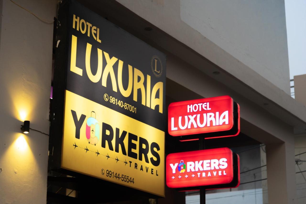 Hotel Luxuria Ludhiana Exteriör bild