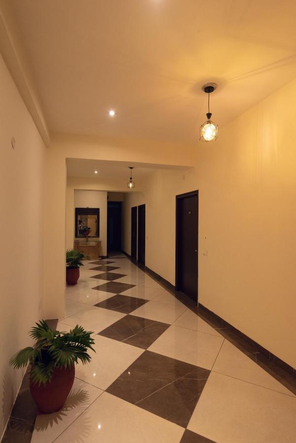 Hotel Luxuria Ludhiana Exteriör bild