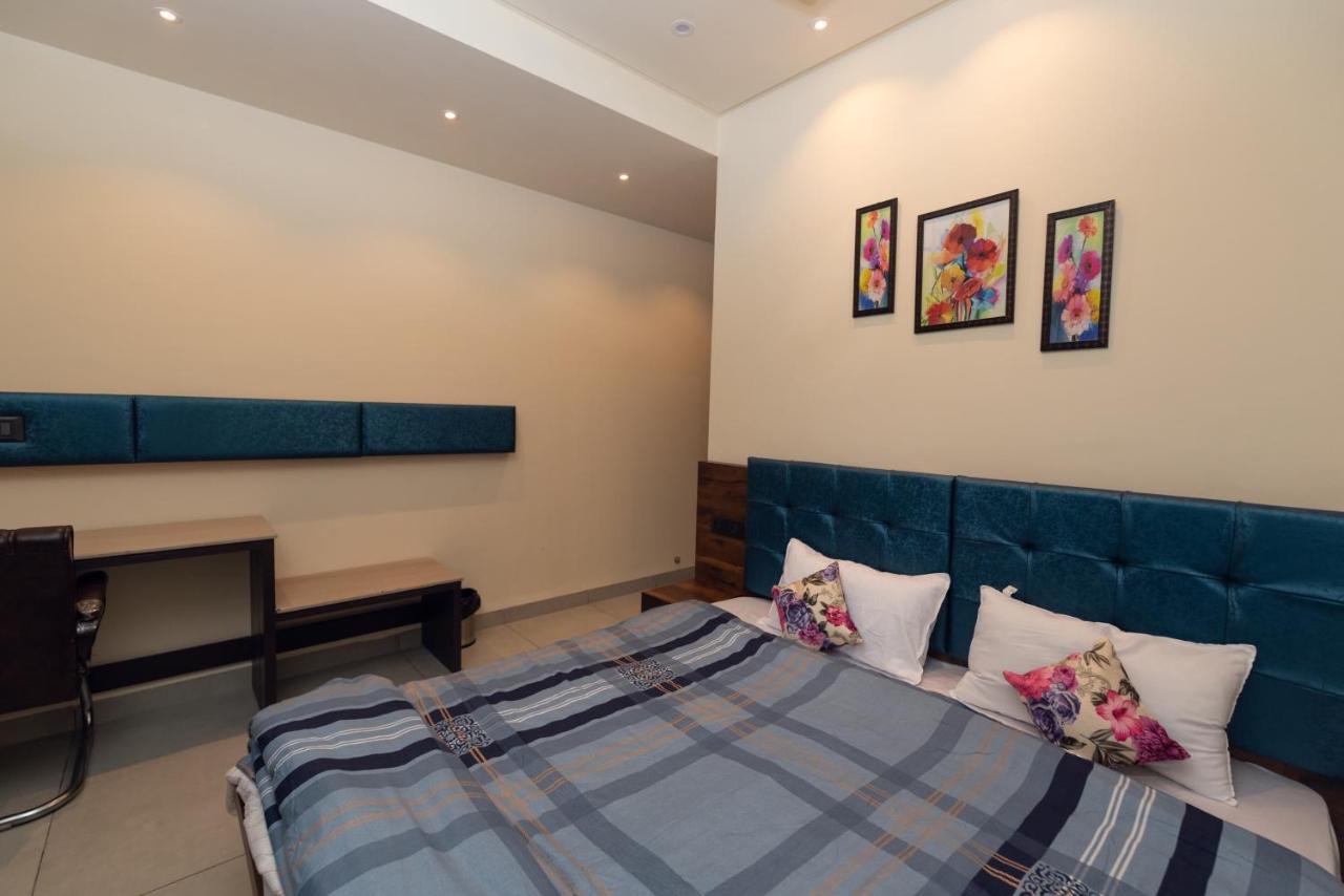 Hotel Luxuria Ludhiana Exteriör bild
