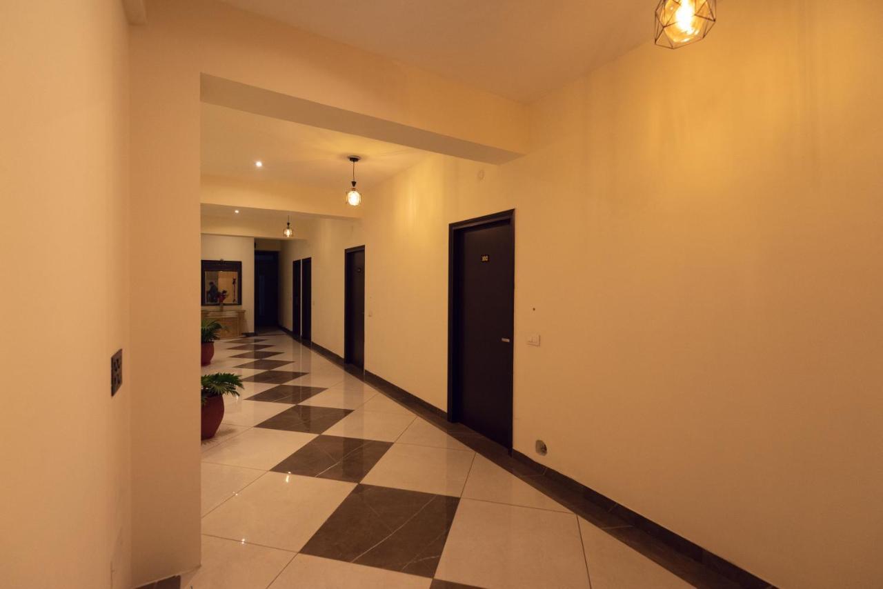 Hotel Luxuria Ludhiana Exteriör bild