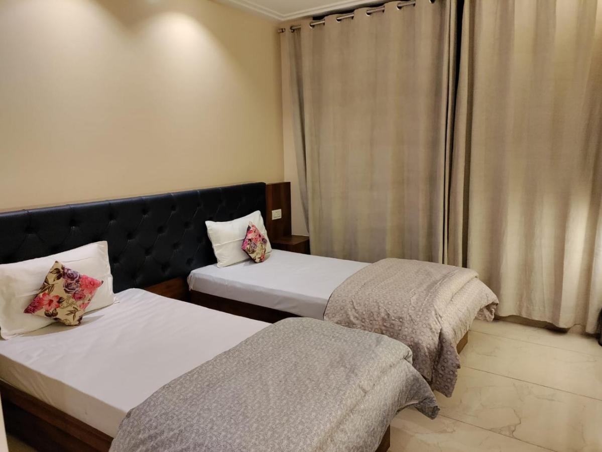 Hotel Luxuria Ludhiana Exteriör bild