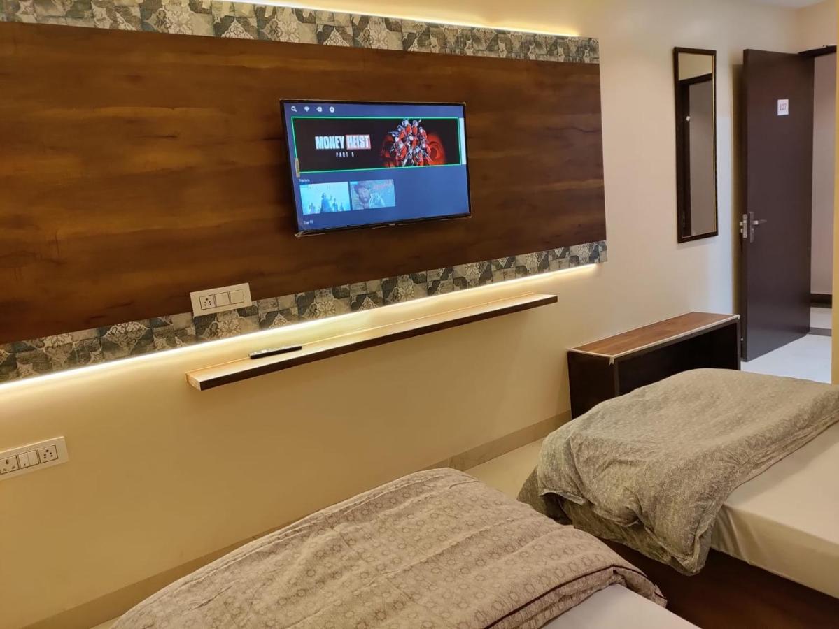 Hotel Luxuria Ludhiana Exteriör bild