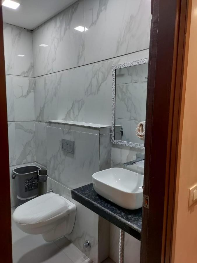 Hotel Luxuria Ludhiana Exteriör bild