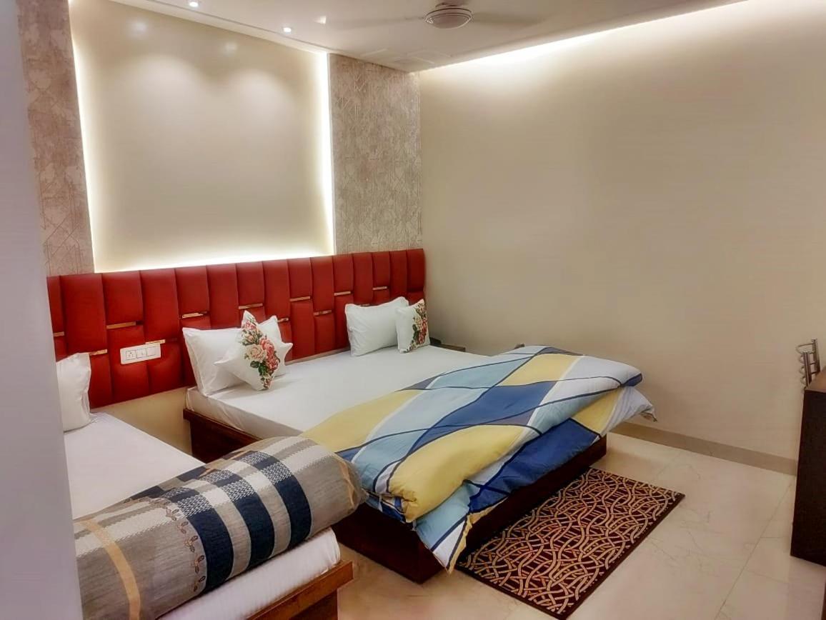 Hotel Luxuria Ludhiana Exteriör bild