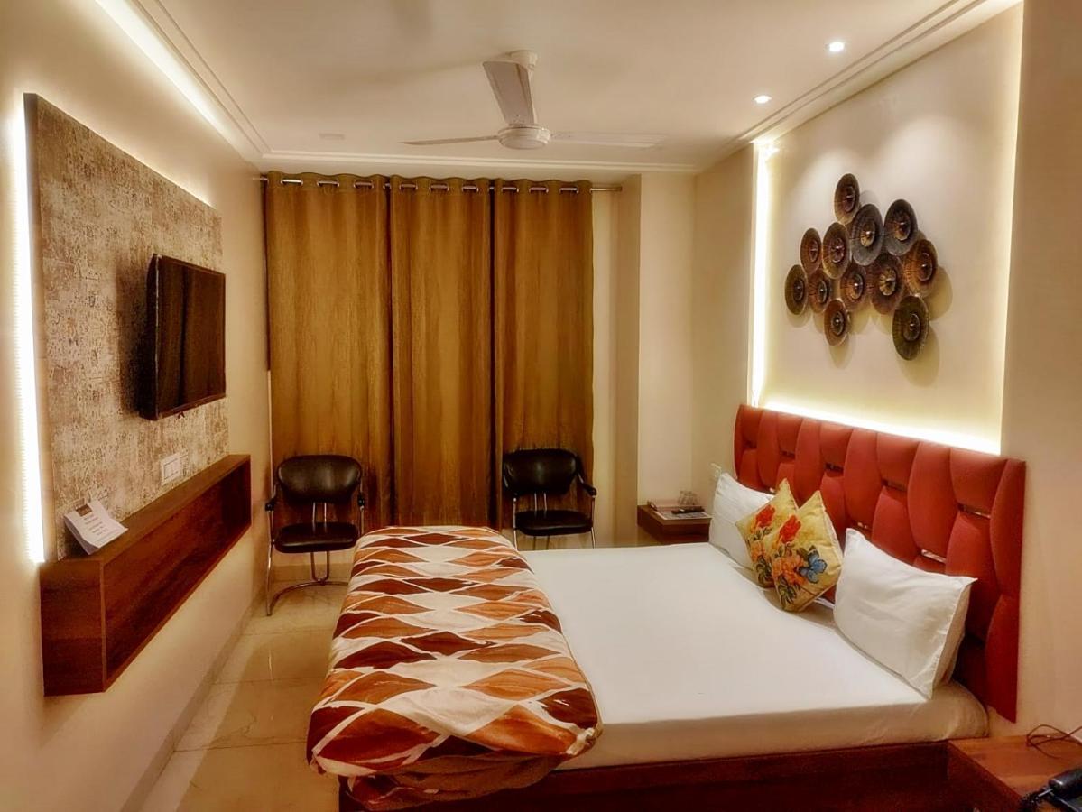 Hotel Luxuria Ludhiana Exteriör bild