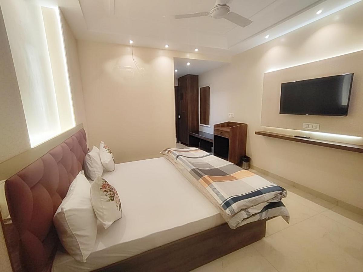 Hotel Luxuria Ludhiana Exteriör bild
