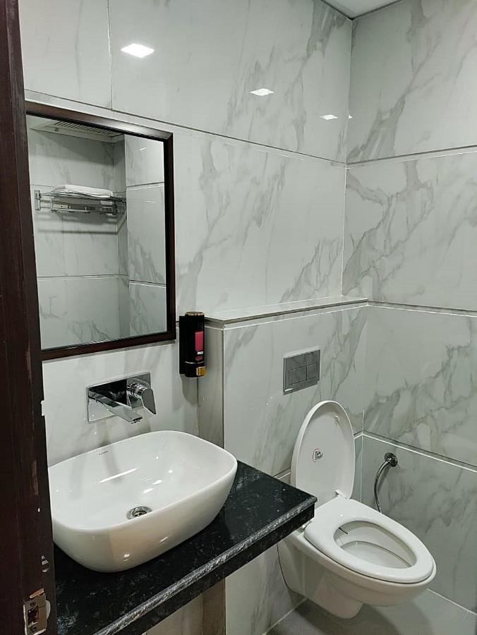 Hotel Luxuria Ludhiana Exteriör bild