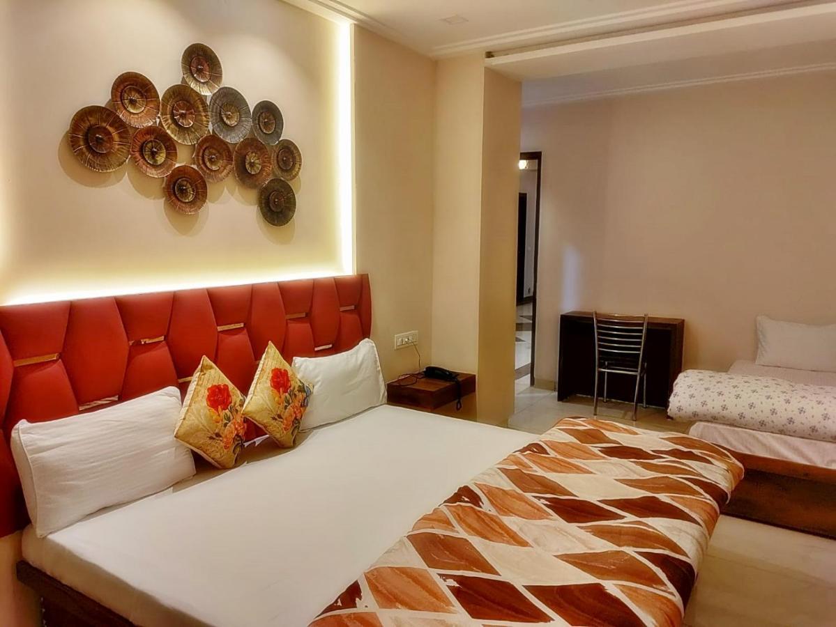 Hotel Luxuria Ludhiana Exteriör bild
