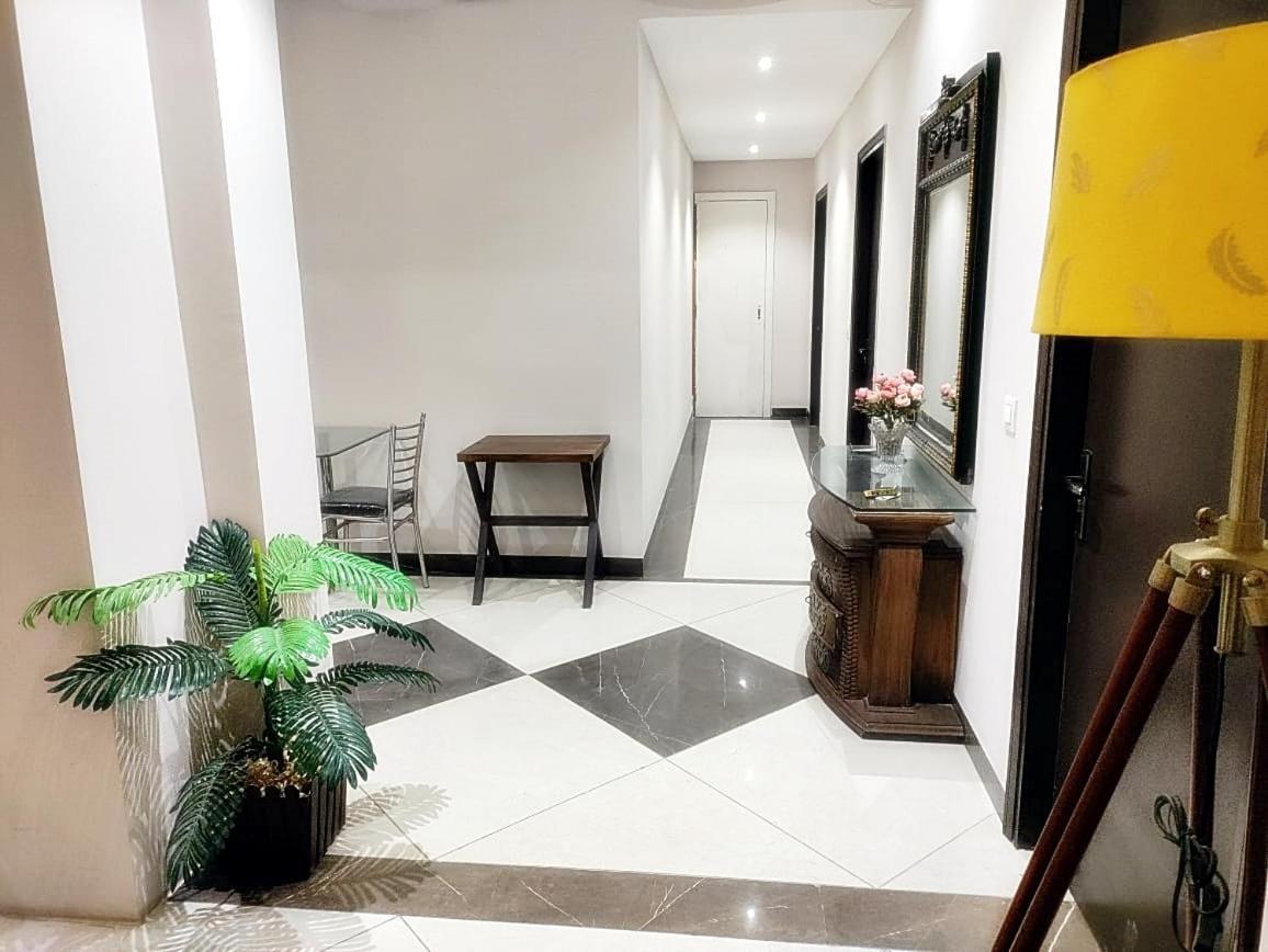 Hotel Luxuria Ludhiana Exteriör bild