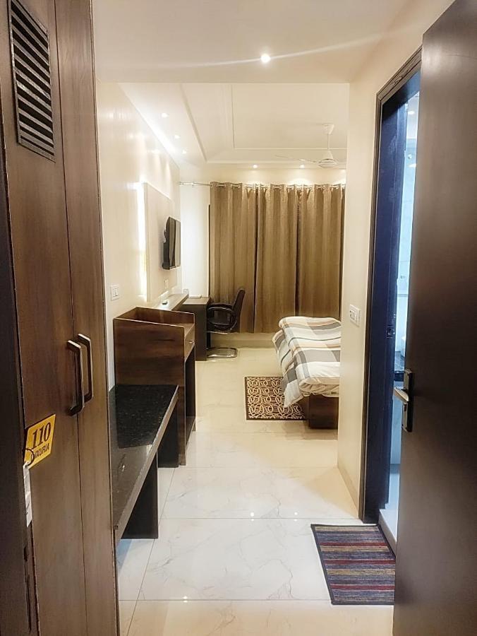 Hotel Luxuria Ludhiana Exteriör bild