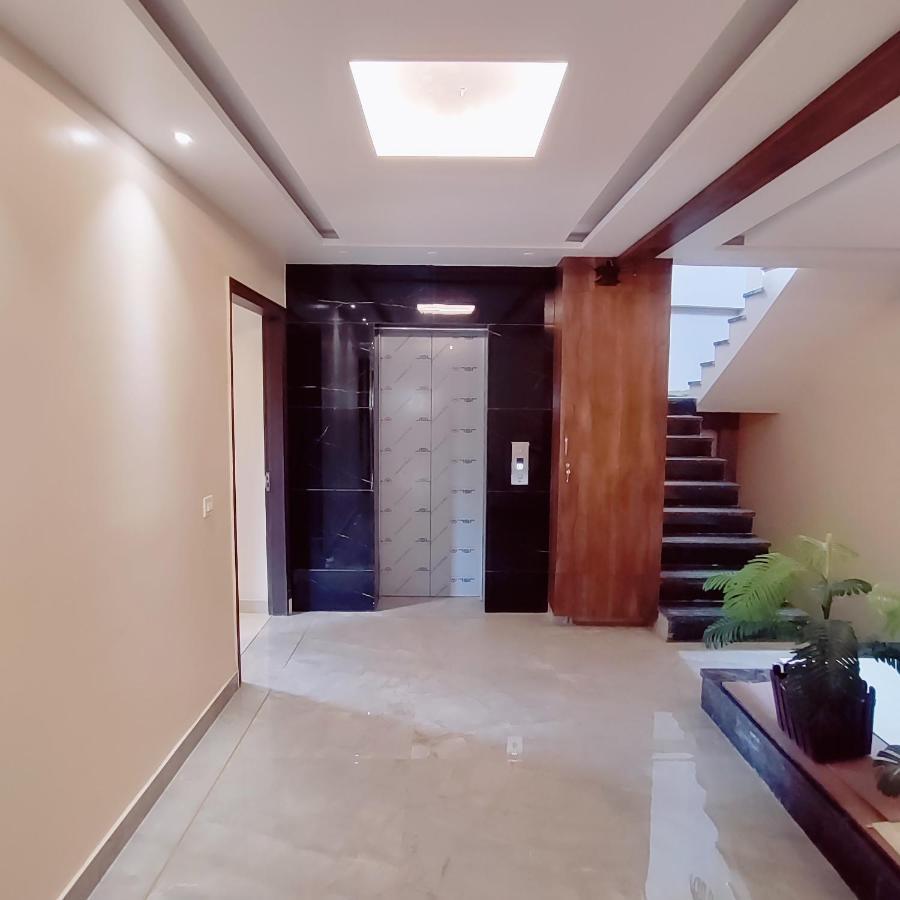 Hotel Luxuria Ludhiana Exteriör bild