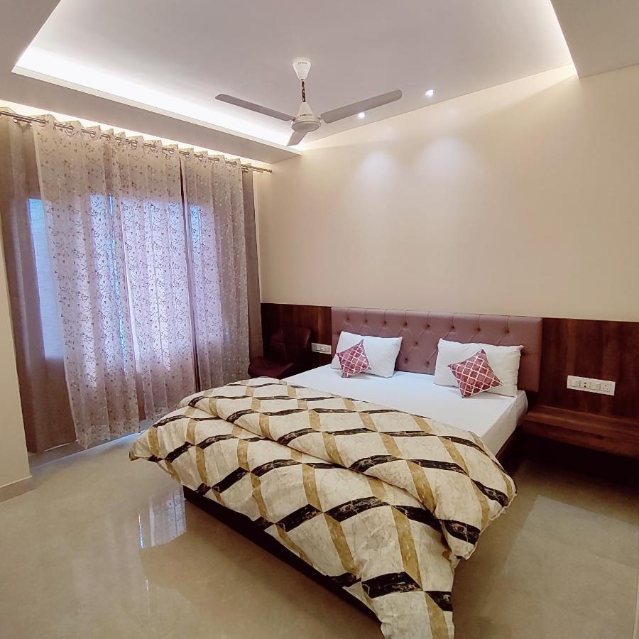 Hotel Luxuria Ludhiana Exteriör bild