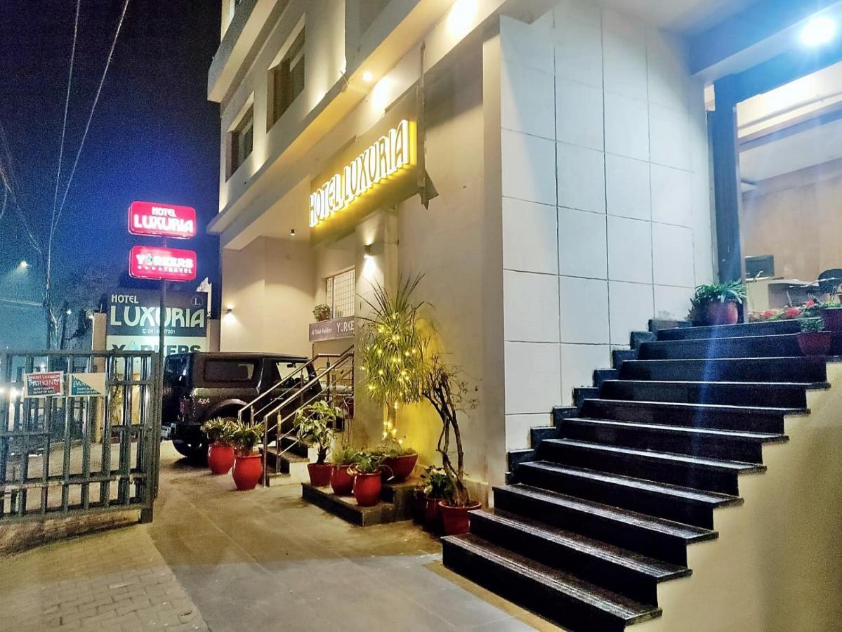 Hotel Luxuria Ludhiana Exteriör bild