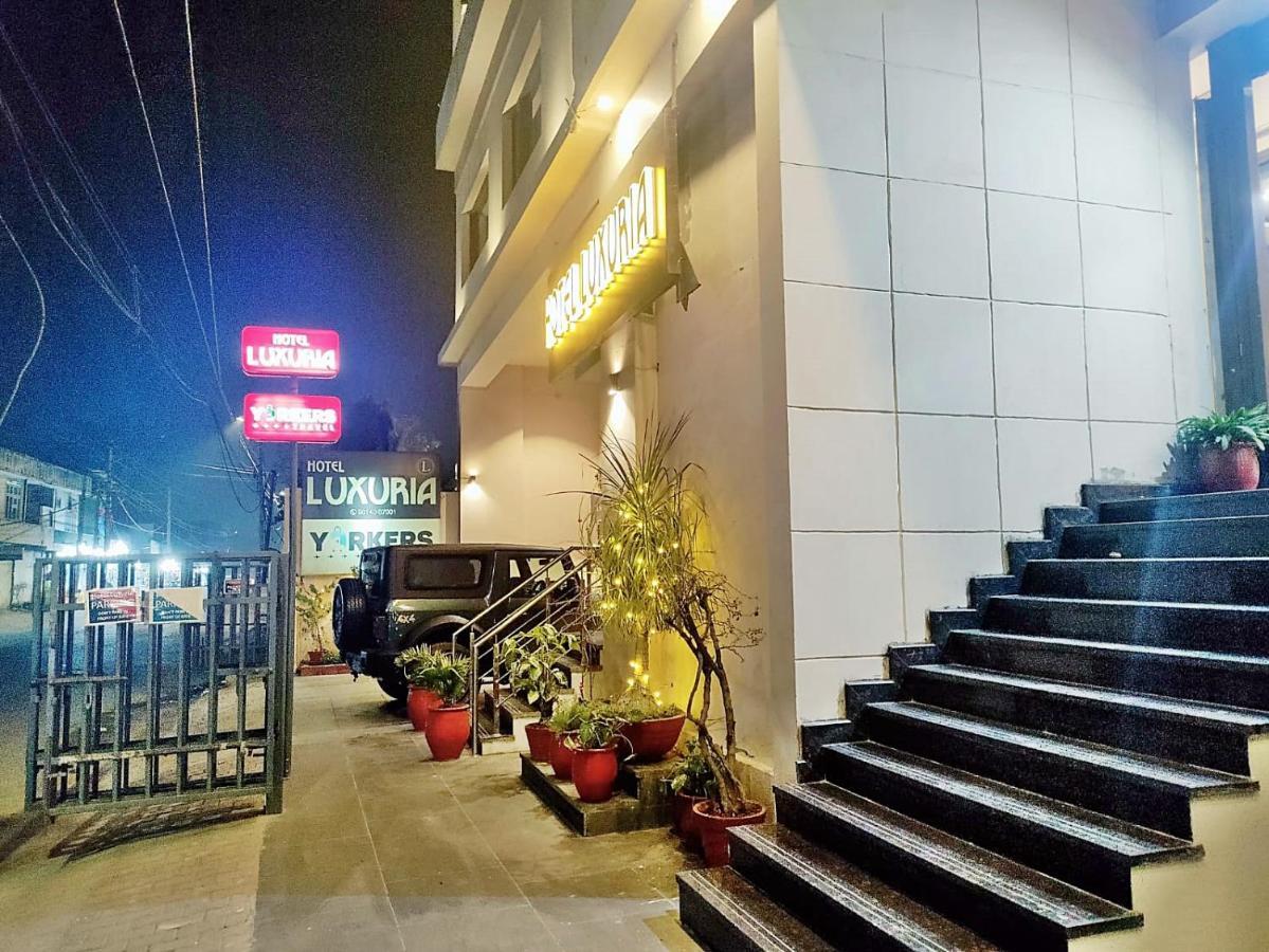 Hotel Luxuria Ludhiana Exteriör bild