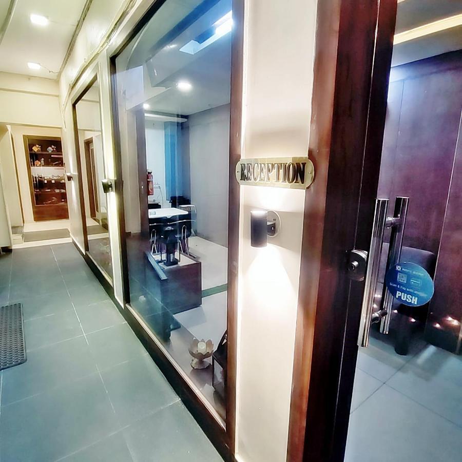 Hotel Luxuria Ludhiana Exteriör bild