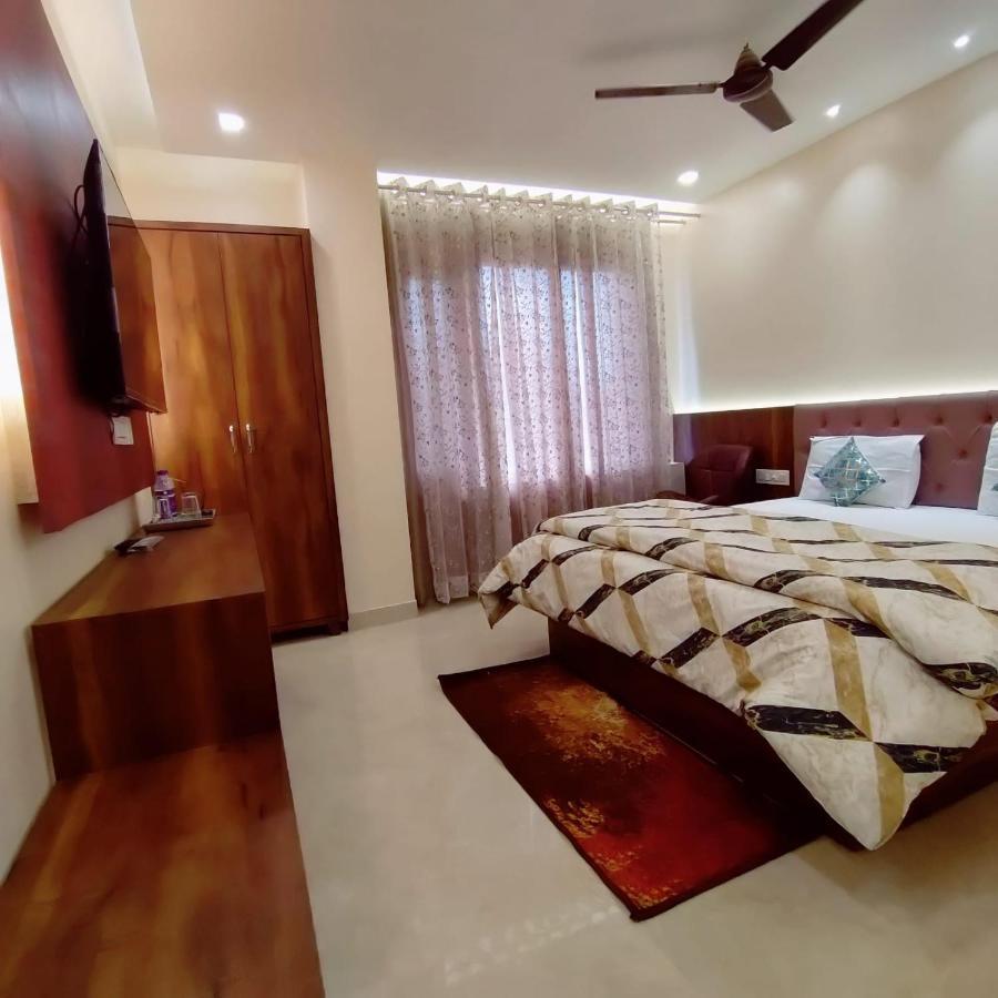 Hotel Luxuria Ludhiana Exteriör bild