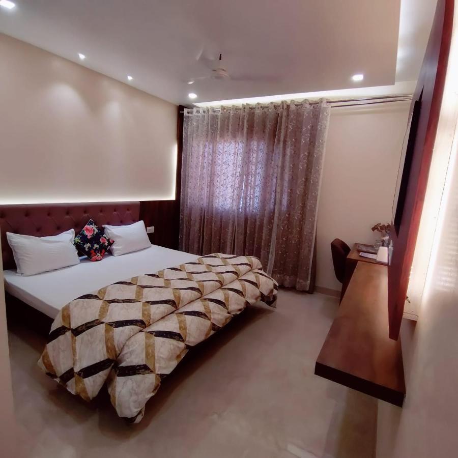 Hotel Luxuria Ludhiana Exteriör bild