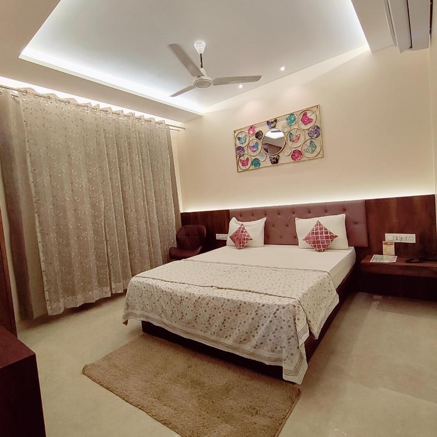 Hotel Luxuria Ludhiana Exteriör bild