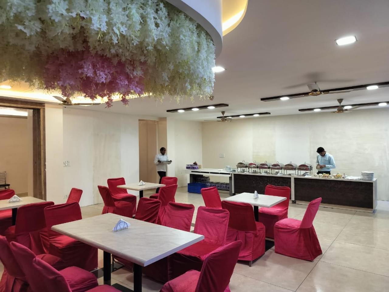 Hotel Luxuria Ludhiana Exteriör bild
