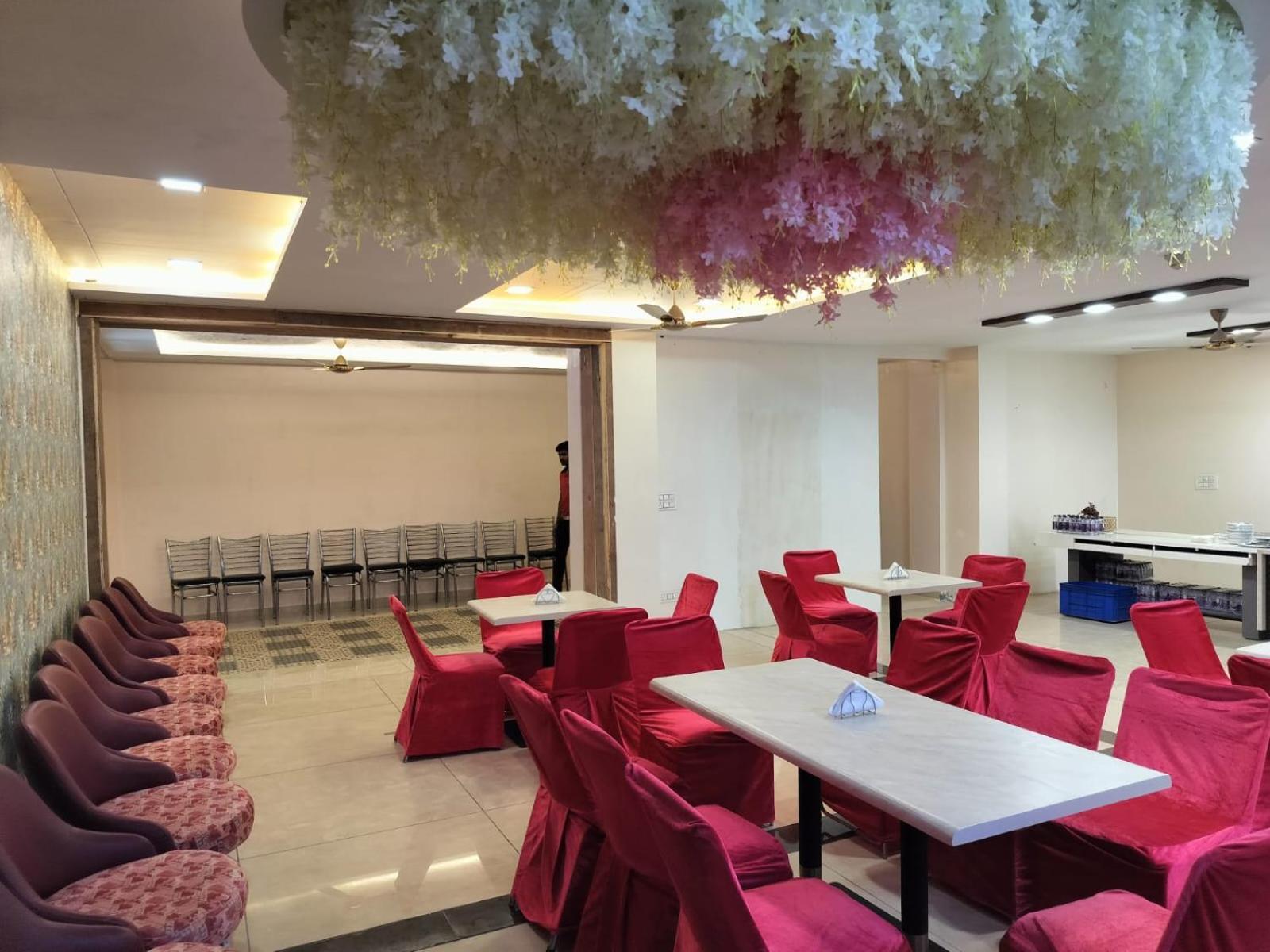 Hotel Luxuria Ludhiana Exteriör bild