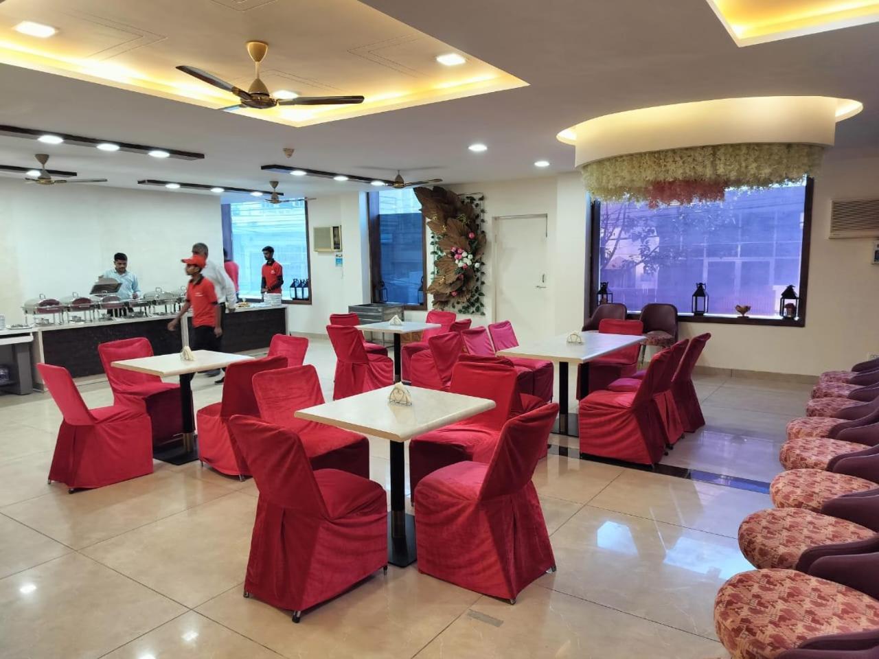 Hotel Luxuria Ludhiana Exteriör bild