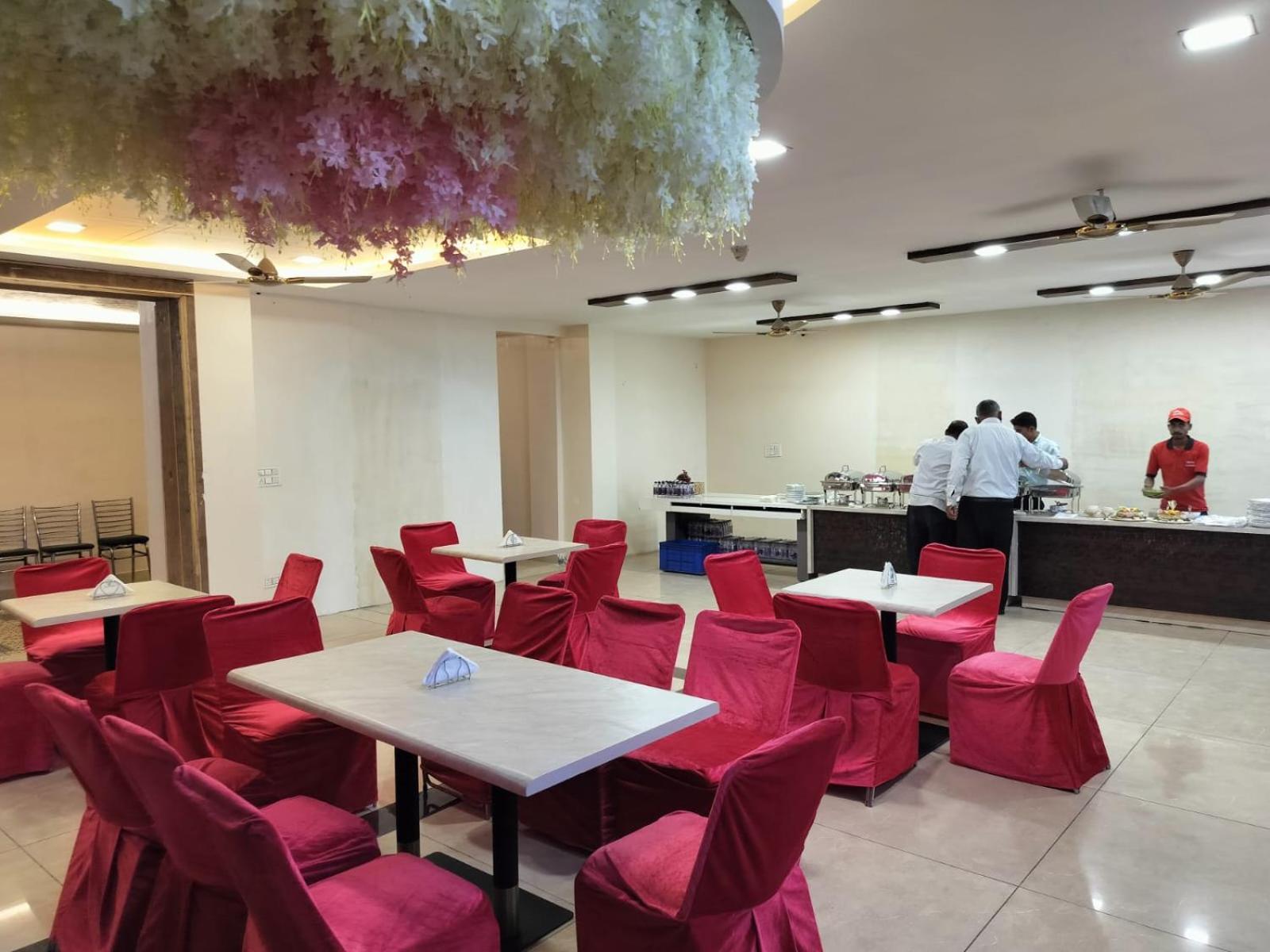 Hotel Luxuria Ludhiana Exteriör bild