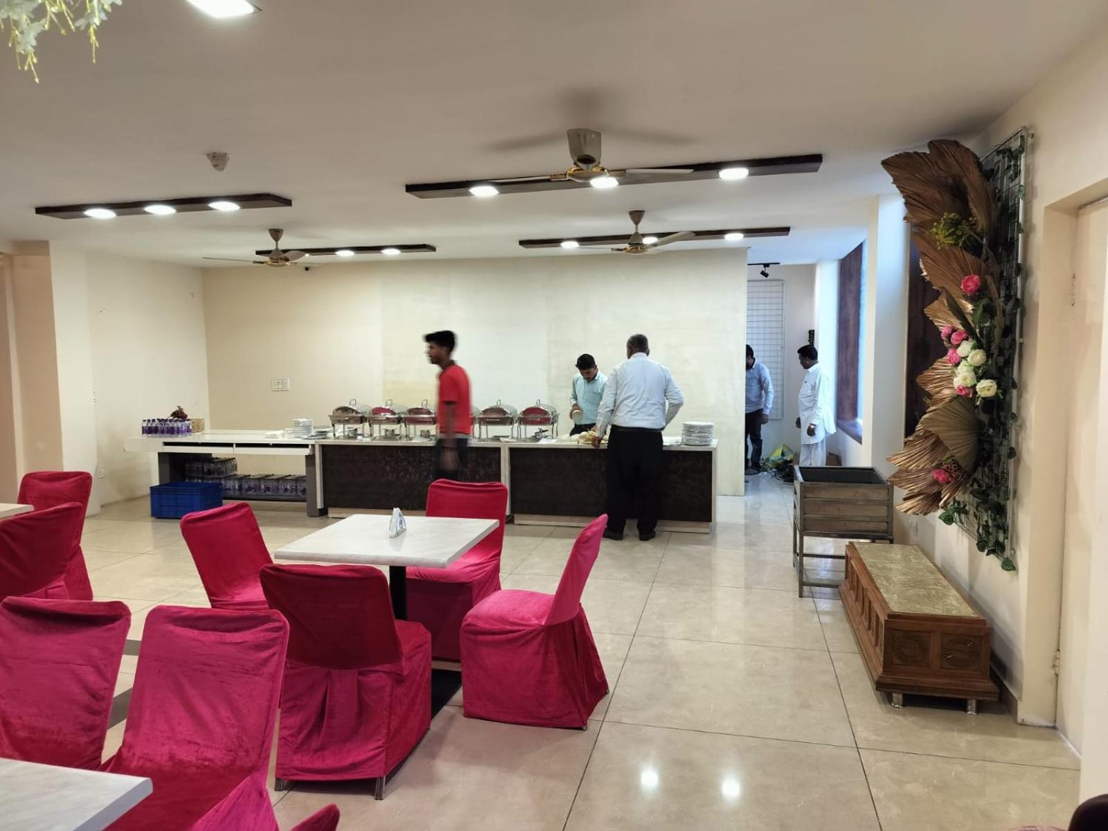 Hotel Luxuria Ludhiana Exteriör bild