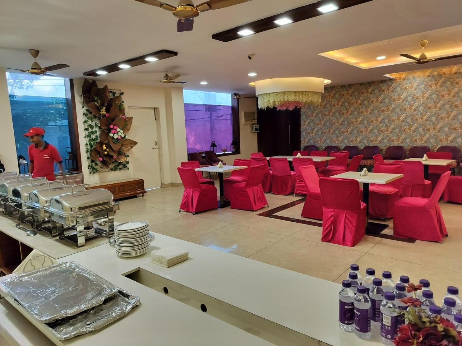 Hotel Luxuria Ludhiana Exteriör bild