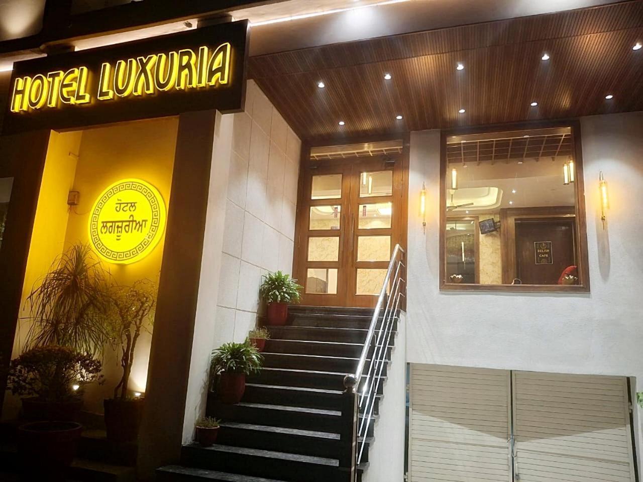 Hotel Luxuria Ludhiana Exteriör bild